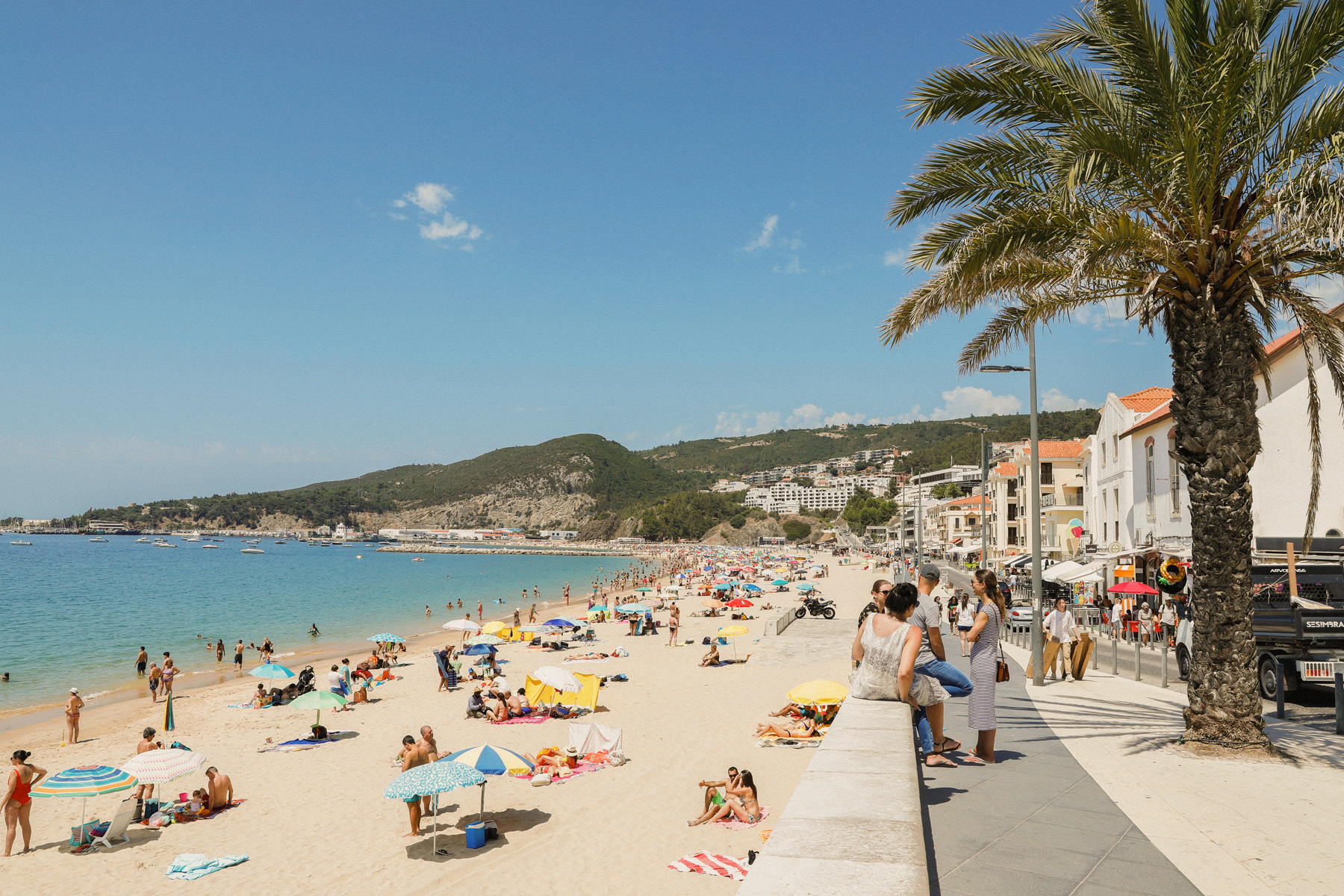 Sesimbra beach and promenade.jpg